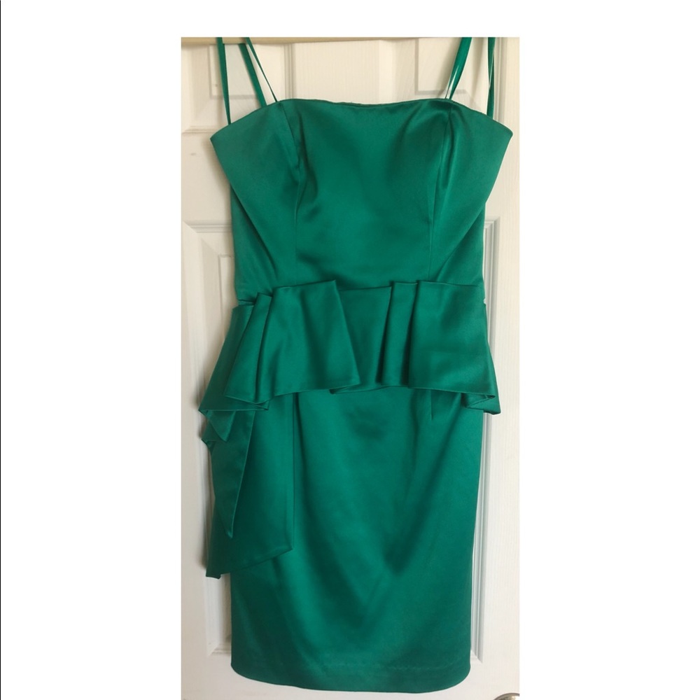 Beautiful!! green cocktail dress!